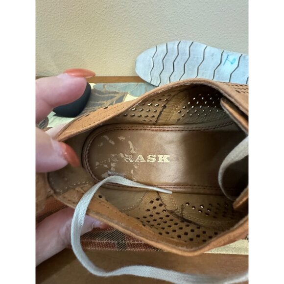 Trask Lena Perforated Leather Lace-Up Oxfords Shoes Brown Size 8.5 - Picture 10 of 14